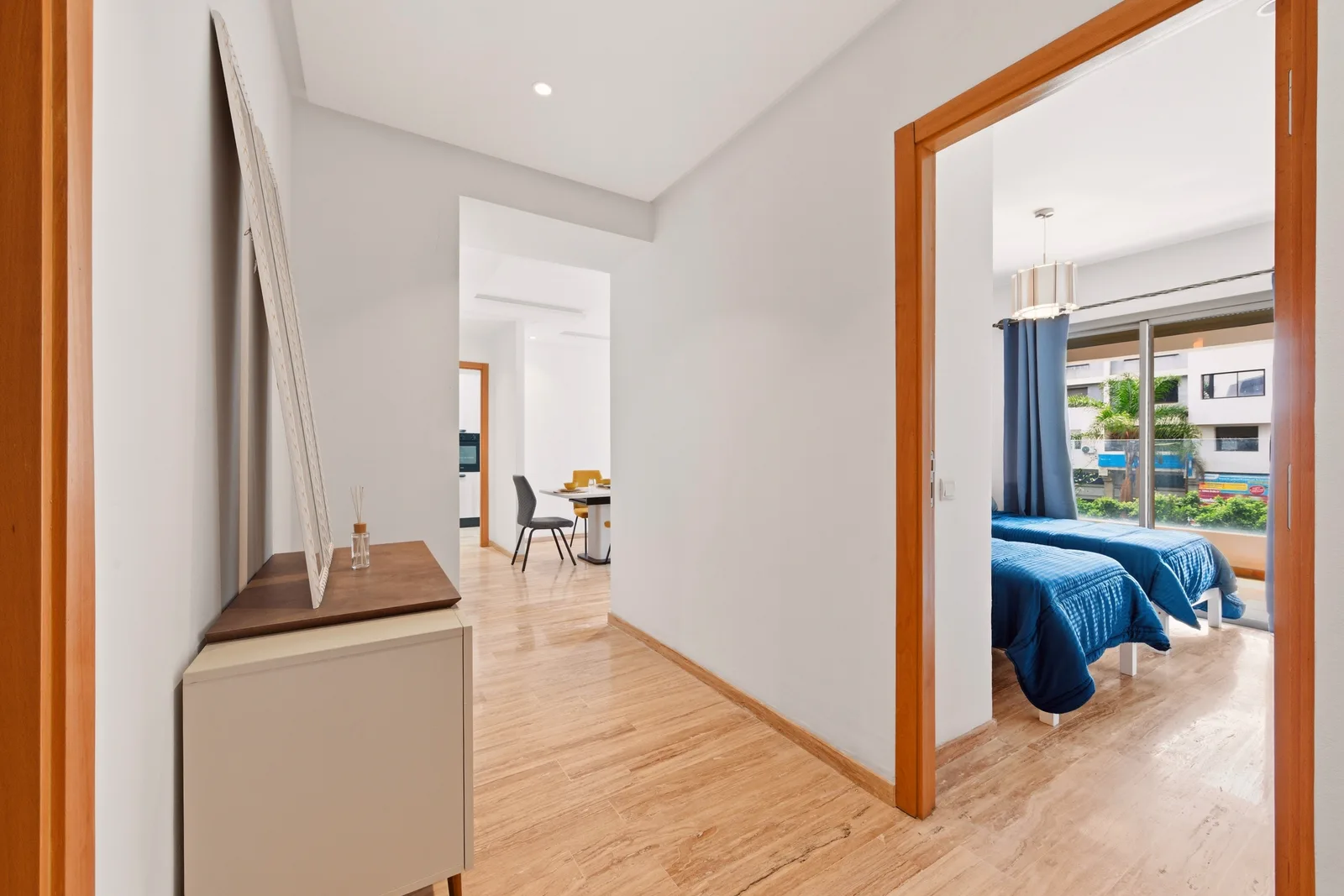 Couloir et chambres appartement témoin West Coast Residence